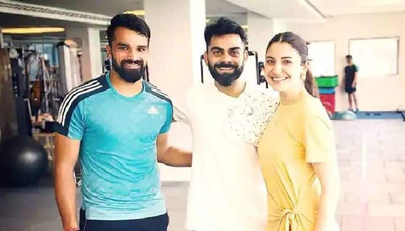 Pic Of Anushka Sharma And Virat Kohli