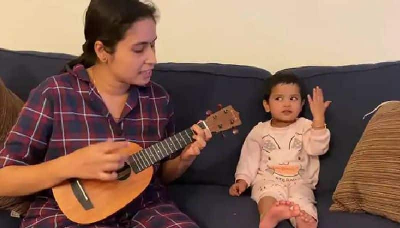 baby girl joins Mom in Singing Agar Tum saath ho