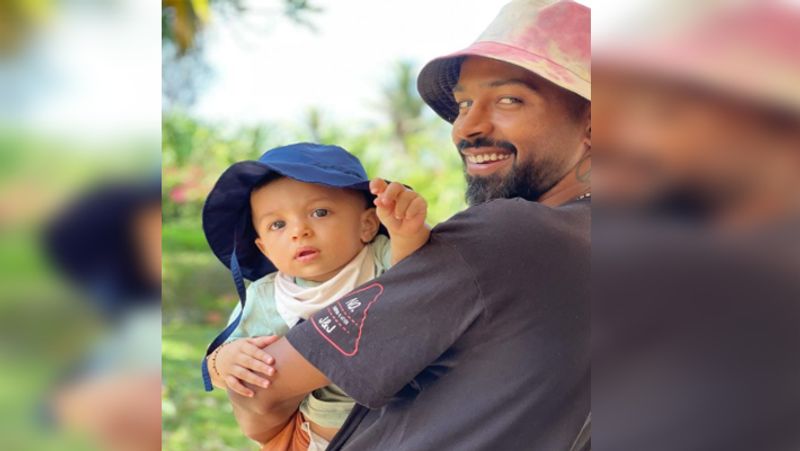 IPL 2021: Hardik Pandya fathers son Agastya in a candid fashion (Watch video)-ayh