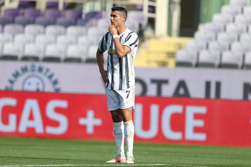 Cristiano Ronaldos agent lands in Turin for talks regarding his future at Juventus - Report-ayh