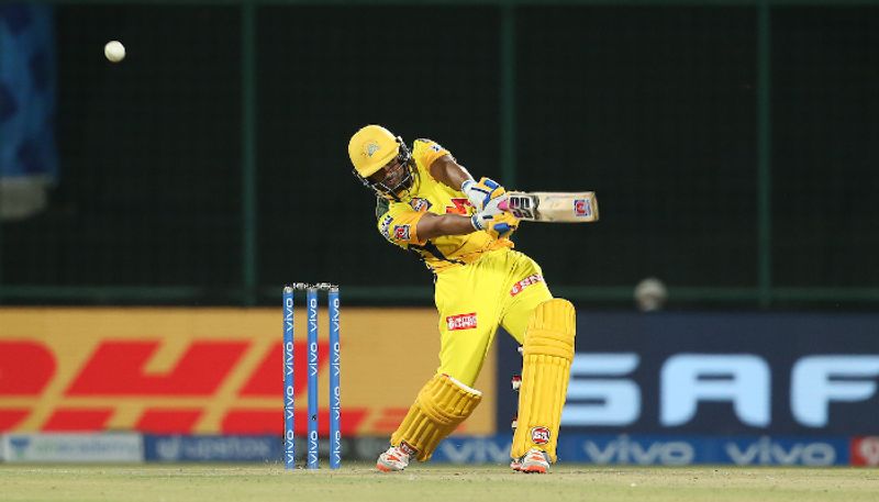 <p>27 బంతుల్లో 4 ఫోర్లు, 7 సిక్సర్లతో 72 పరుగులు చేసిన అంబటి రాయుడి సెన్సేషనల్ ఇన్నింగ్స్ కారణంగా వరల్డ్ క్లాస్ బెస్ట్ బౌలర్లుగా పేరొందిన బుమ్రా, ట్రెంట్ బౌల్ట్ భారీగా పరుగులు సమర్పించారు. బుమ్రా, కుల్కర్ణి, బౌల్ట్ కలిసి 148 పరుగులు ఇచ్చారు.</p>
<p>27 బంతుల్లో 4 ఫోర్లు, 7 సిక్సర్లతో 72 పరుగులు చేసిన అంబటి రాయుడి సెన్సేషనల్ ఇన్నింగ్స్ కారణంగా వరల్డ్ క్లాస్ బెస్ట్ బౌలర్లుగా పేరొందిన బుమ్రా, ట్రెంట్ బౌల్ట్ భారీగా పరుగులు సమర్పించారు. బుమ్రా, కుల్కర్ణి, బౌల్ట్ కలిసి 148 పరుగులు ఇచ్చారు.</p>