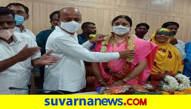 Lata Givisiddappa Chinnuru Elected as Koppal Municipality president grg