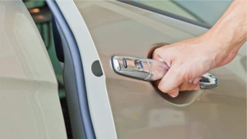 Motor vehicle department advises vehicle owners to ensure Aadhar linked mobile number with rc details afe