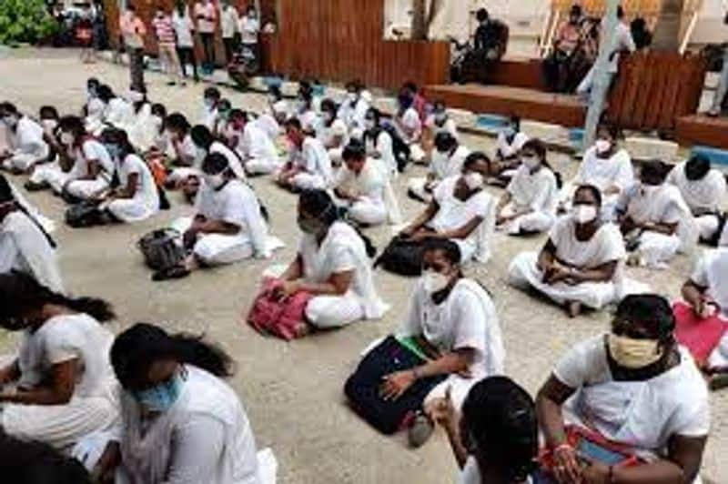 huge number of nurses protest against tamil nadu government in front of salem collector office