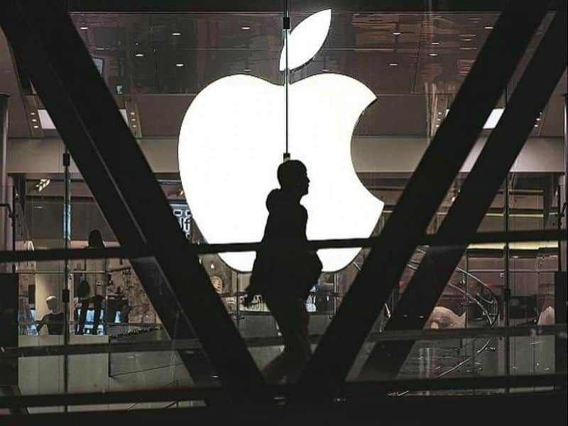 Students nude photos leaked to Facebook by iPhone service centre Apple now paying millions of dollars penality to her