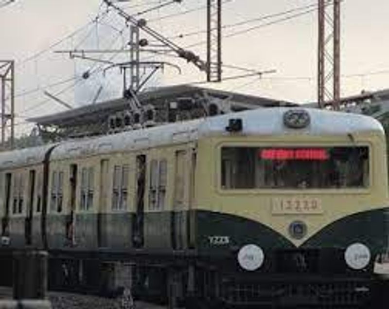 Suburban electric train service has been canceled due to heavy rains in Chennai KAK