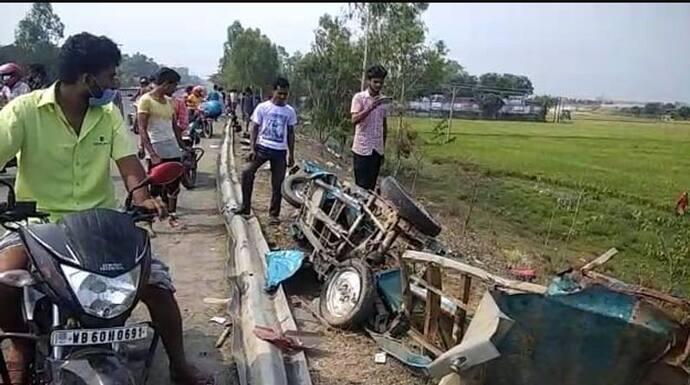 ইটাহারে মর্মান্তিক পথ দুর্ঘটনা, টোটো-লরির সংঘর্ষে হত দুই শিশুসহ ৫