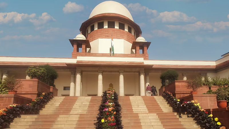 Center Moved supreme Court against Karnataka HC order asking to increase oxygen allocation ckm