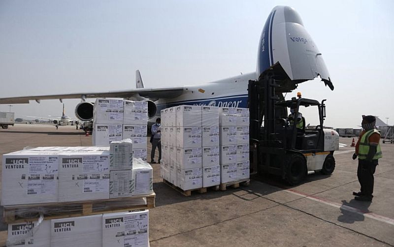 Antonov 124 with 3 oxygen plants and 1000 ventilators from UK lands in Delhi-VPN