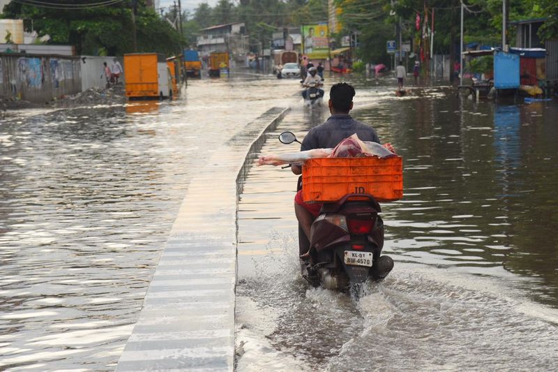 Heavy rain warning in 8 districts