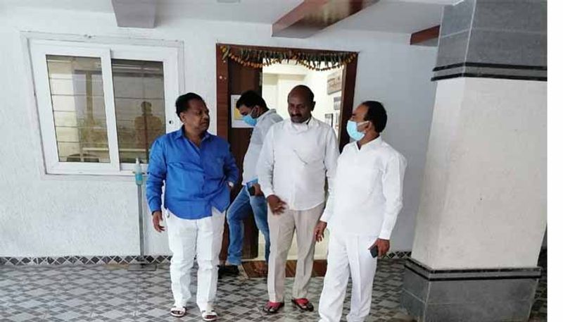 former minister Etela Rajender meets  bjp leader chandrashekhar lns