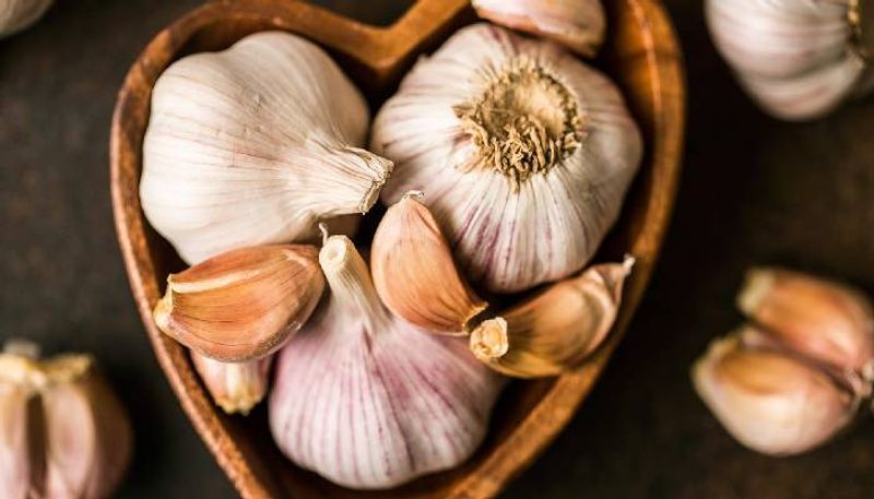 to Peel a Garlic Within Seconds video viral