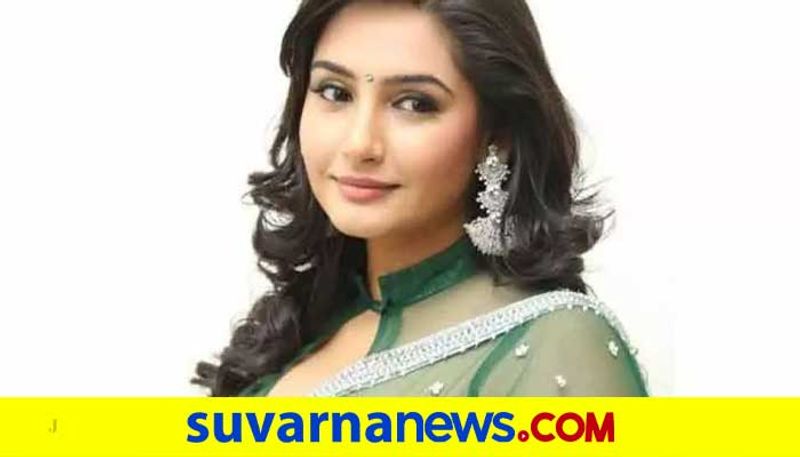 Kannada actress Ragini Dwivedi take initiative to promote blood donation and plasma donation vcs