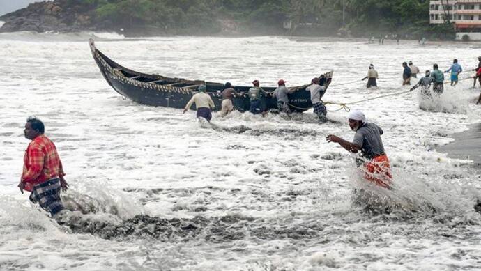 Cyclone Tauktae का कहर: केरल में भारी बारिश, पीएम मोदी ने बुलाई बैठक; IAF-NDRF अलर्ट पर