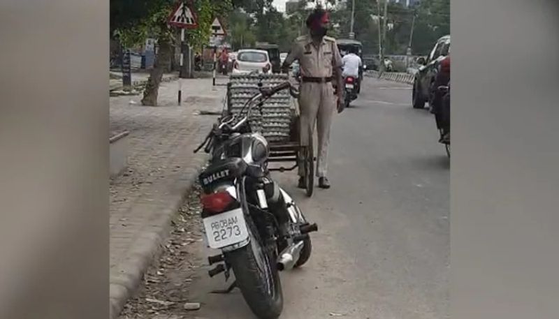 Punjab Cop Steals Eggs From Cart On Busy Road, Suspended