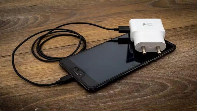 How To Spot If Your Phone Charger Is Fake or original sgb