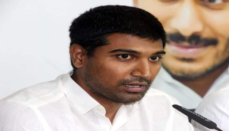 Lavu krishna devarayalu resigns to ysrcp and Narasaraopet MP Post lns