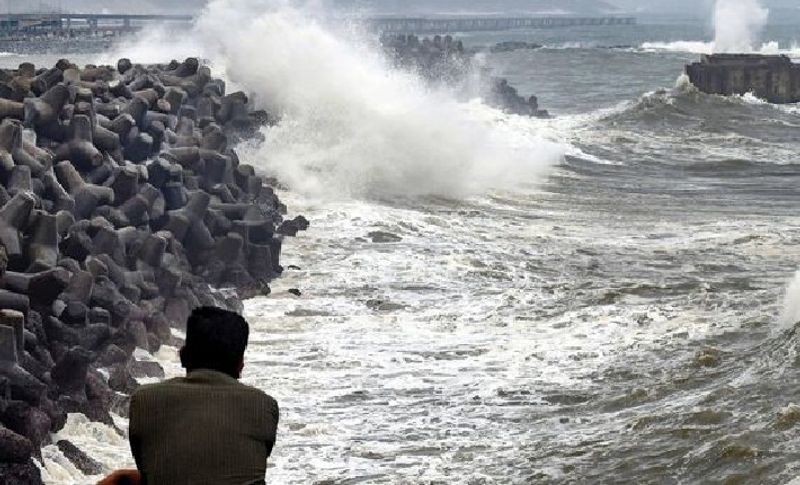 Cyclone Tauktae begins landfall on Gujarat coast pod