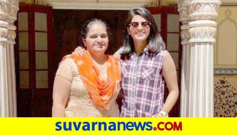 Indian Womens Cricketer Priya Punia shares emotional post after mother passes away due to COVID 19 kvn