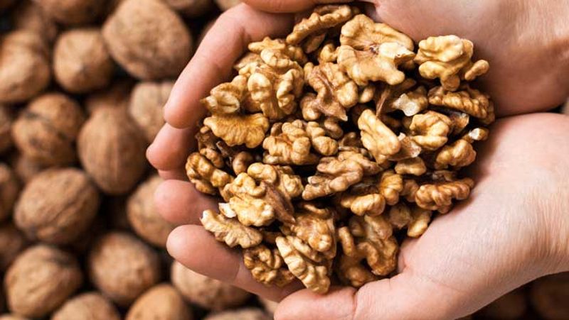 health benefits eating walnut