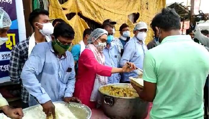 বিধায়ক জুন মালিয়ার উদ্যোগে প্রতিদিন খাবার যাচ্ছে করোনা আক্রান্তদের বাড়িতে