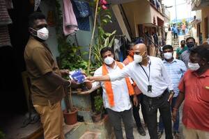 పేదలకు, వృద్దులకు వెల్నెస్ అండ్ ఇమ్యునిటీ కిట్లను పంపిణీ చేసిన ఎన్‌బిఎఫ్  ఫౌండర్ రాజీవ్ చేంద్రశేఖర్..