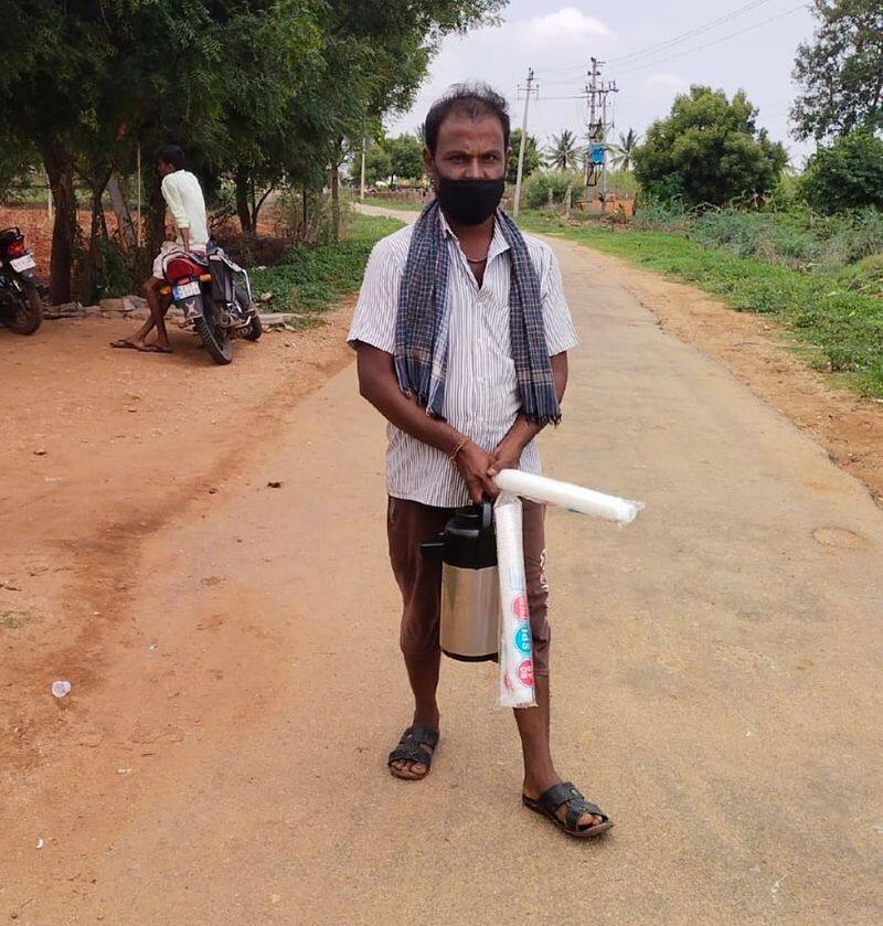 Photographer Sell Tea due to Lockdown in Koppal grg