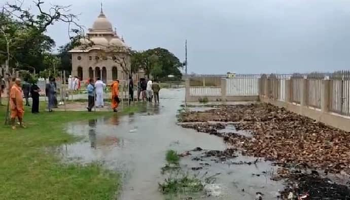 ঘূর্ণিঝড় যশের প্রভাবে ফুঁসছে গঙ্গা, পাড় ছাপিয়ে জল ঢুকল বেলুড় মঠে