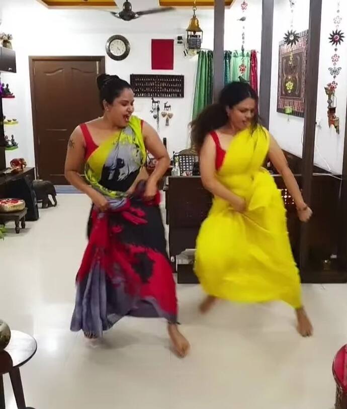 ఆస్వాదించే మనసు ఉండాలే గాని వయసు అడ్డుకాదని నిరూపిస్తుంది ప్రగతి. 40ప్లస్ లోకూడా ఆమె 20ప్లస్ మాదిరి ఎనర్జిటిక్ వీడియోలు చేస్తుంది. గతంలో ప్రగతి ఇలా ఉండేవారు కాదు. సడన్ గా ఆమె డాన్స్ వీడియోలు చేసి పోస్ట్ చేయడం మొదలుపెట్టారు.
