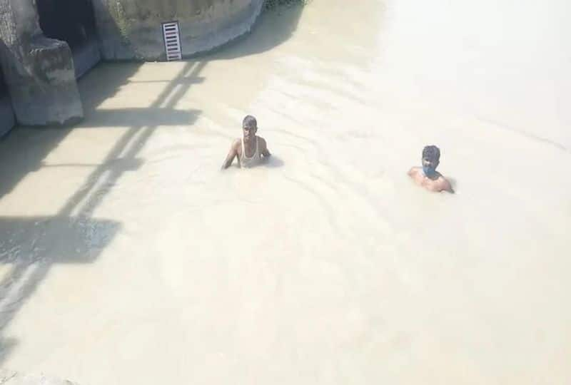 Two fell into the Telugu Ganga canal and died in nellore