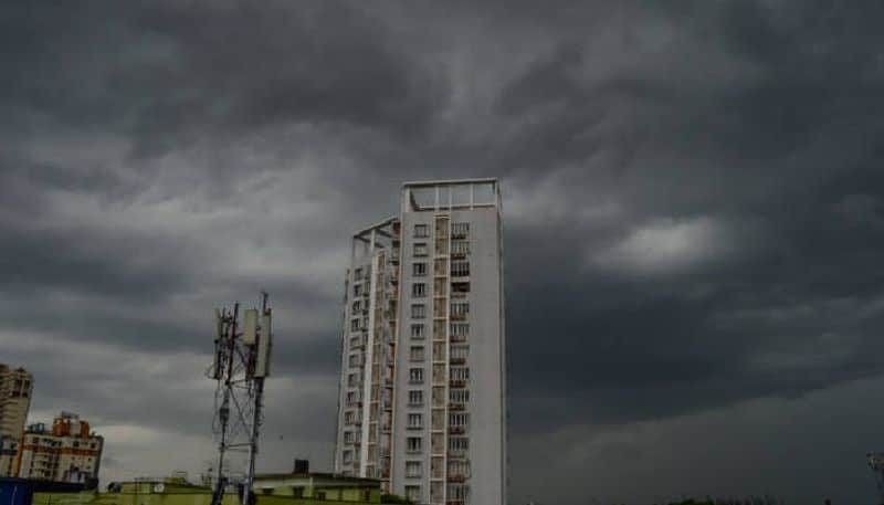 West Bengal Weather: Cyclone Fengal impacts Kolkata, coastal districts of WB; IMD forecasts heavy rainfall  RBA