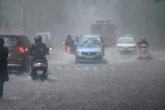 আজ থেকে বৃষ্টি বাড়বে উত্তরবঙ্গে, বৃহস্পতিবার বজ্রবিদ্যুৎ সহ দু-এক পশলা কলকাতায়