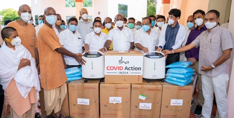 isha donates 500 oxygen concentrators and 2 vehicles in kovai