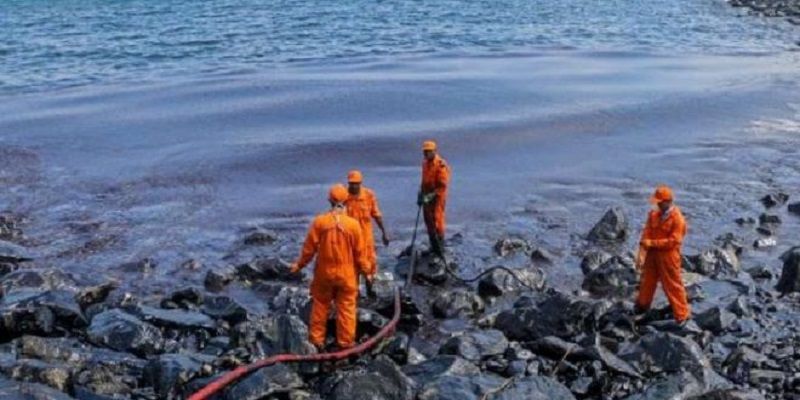 Cyclone Tauktae: Oil leak spotted around aground barge off Palghar coast in Maharashtra-dnm