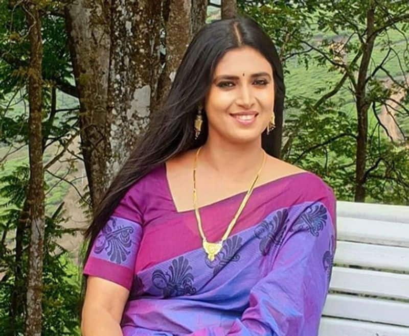 actress kasturi reacts on anasuya controversy 