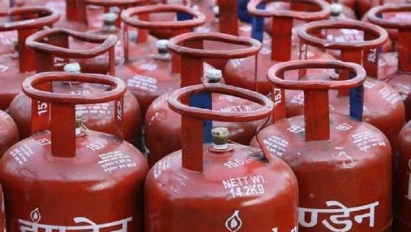 LPG Cylinder Price Cut on July 1 19Kg Commercial Cylinder Becomes Cheaper Know Rates