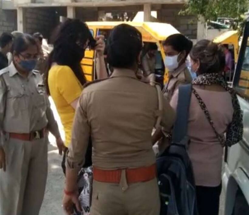यूपी में हाई प्रोफाइल जिस्मफरोशी रैकेट का भंडाफोड़, वेबसाइट के जरिए ग्राहकों से  ऐसे होती थी डील