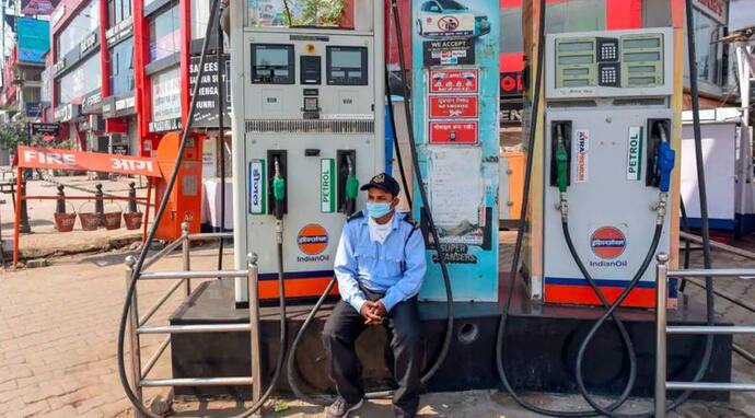 Petrol Diesel Price, 6 Nov :  यहां आज भी 20 रुपए महंगा बिक रहा पेट्रोल, देखें आपके शहर में  आज क्या हैं Rate