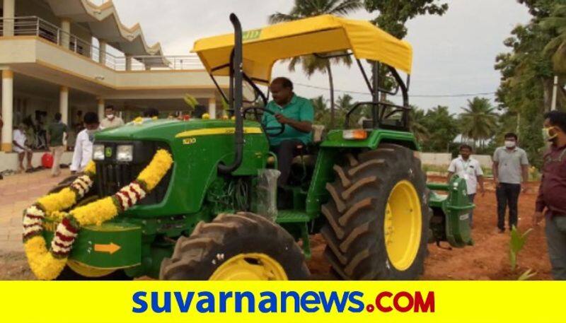 former Karnataka cm hd kumaraswamy buys new tractor for agriculture mah