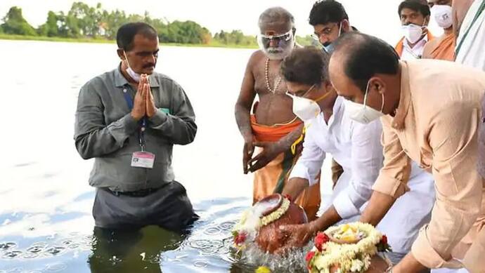 कर्नाटक: कोरोना मृतकों का विधि विधान से अस्थि विसर्जन करा रही सरकार; रिश्तेदारों नहीं आए लेने