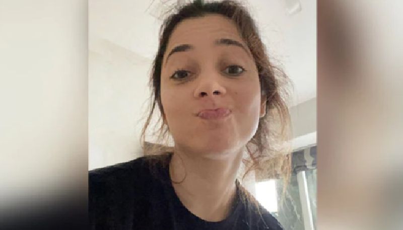 tamanna shares no make up photo in her instagram page