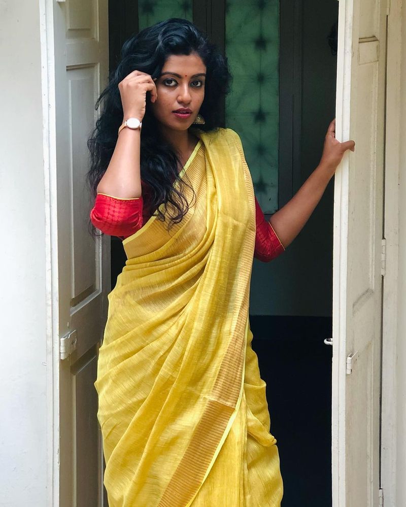 <p>மஞ்சள் காட்டு மைனாவாக மாறிய கண்ணம்மா </p>
<p>மஞ்சள் காட்டு மைனாவாக மாறிய கண்ணம்மா </p>