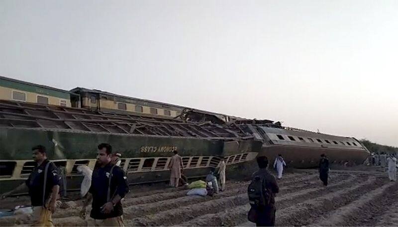 Pakistan 30 killed as two express trains collide, at least 15 trapped-dnm