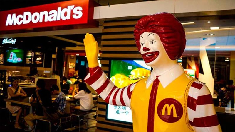 Russian man crams entire fridge with McDonald's burgers after restaurant suspends business over Ukraine war-dnm