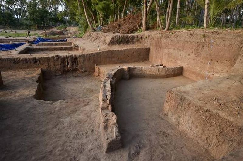 keezhadi open museum ... Farmers refusing to give up land