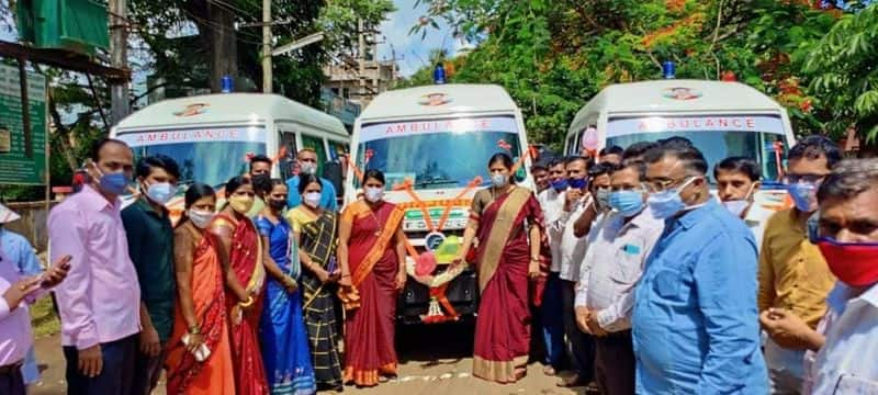 Congress MLA Anjali Nimbalkar Drive ambulance  snr