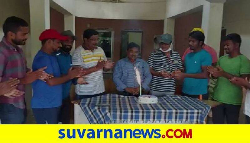 Tahashildar Celebrated Birthday in Violation of Covid Rules at Kanakagiri in Koppal grg