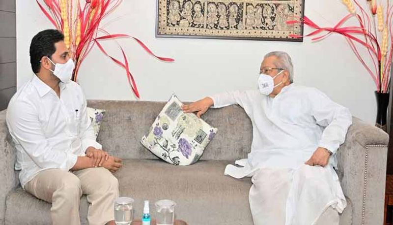 AP CM YS Jagan meets Governor Biswabhusan Harichandan lns