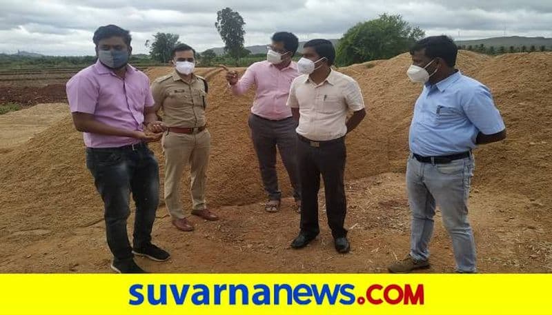 DC SP Raid on Illegal Sand Racket at Mundargi in Gadag grg