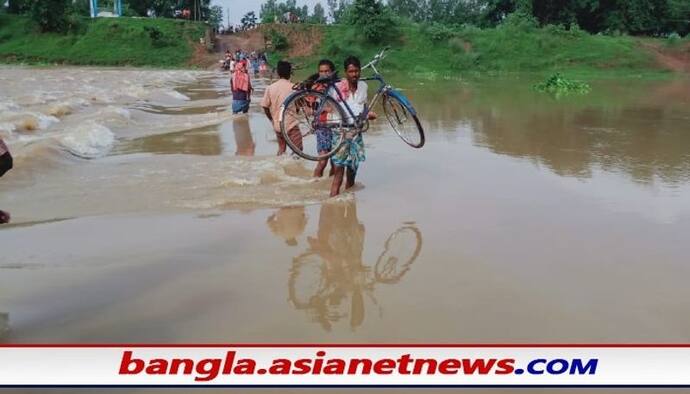 ব্রাহ্মনী নদীর সেতুর ওপর দিয়ে বইছে জল, করোনাকালে প্রায় বিচ্ছিন্ন কয়েক হাজার মানুষ